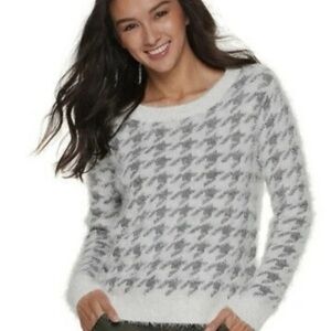 Junior's Mudd Gray /White Fuzzy Houndstooth Sweater Size Medium-Soft/Cozy/Casual